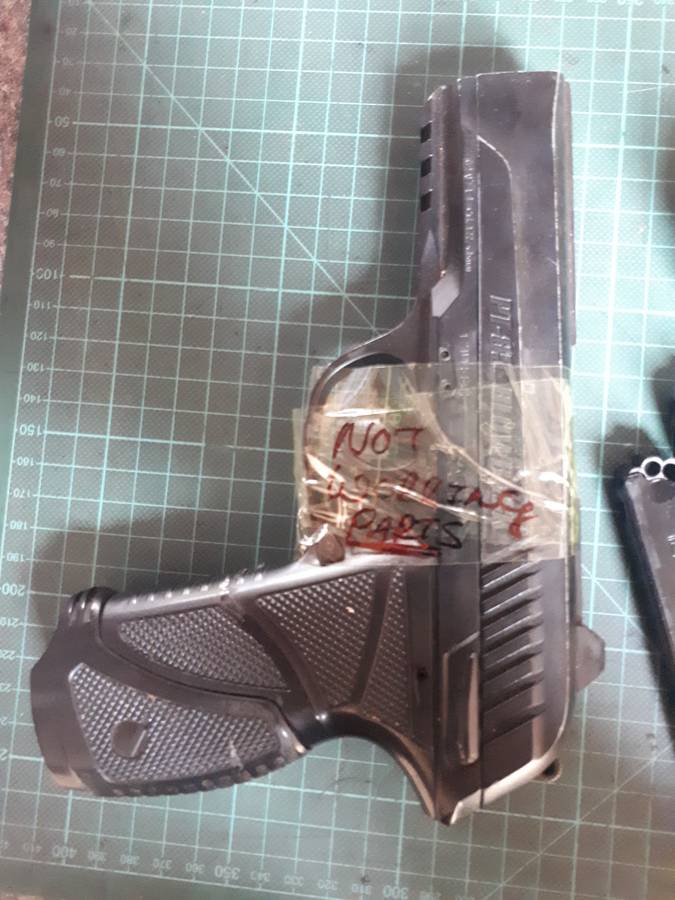 Air pistol Gamo PT85 x2 one working Guerilla Snore and KWC airsoft