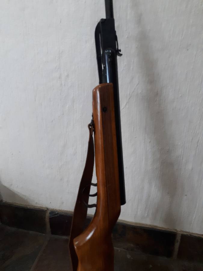 Air rifle vintage Relum supper .177 cal with sling