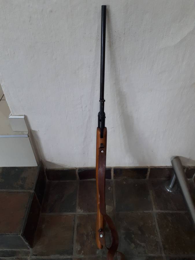 Air rifle vintage Relum supper .177 cal with sling