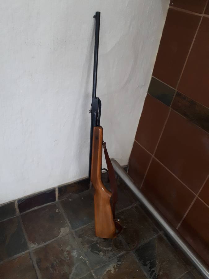 Air rifle vintage Relum supper .177 cal with sling