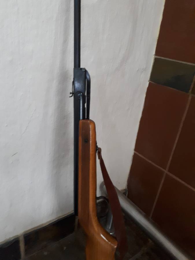 Air rifle vintage Relum supper .177 cal with sling
