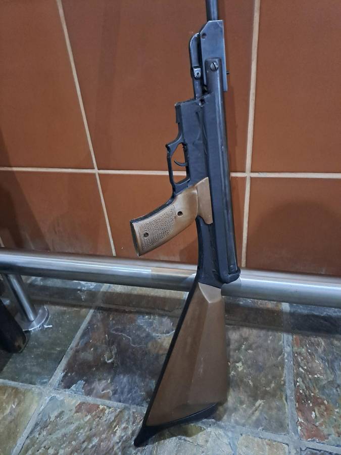 Air rifle ElGamo model model 68 paratrooper sold as is