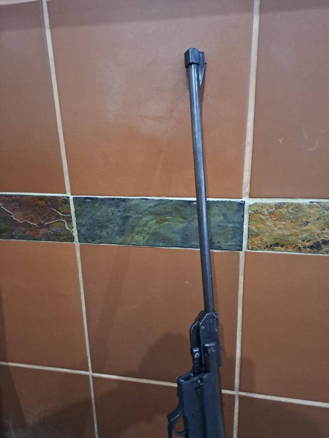 Air rifle ElGamo model model 68 paratrooper sold as is