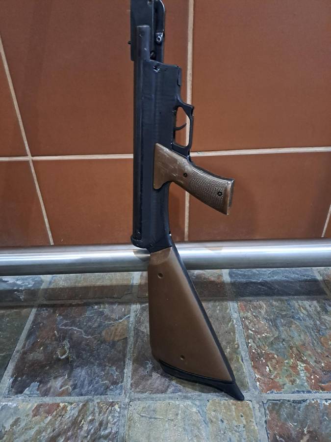 Air rifle ElGamo model model 68 paratrooper sold as is