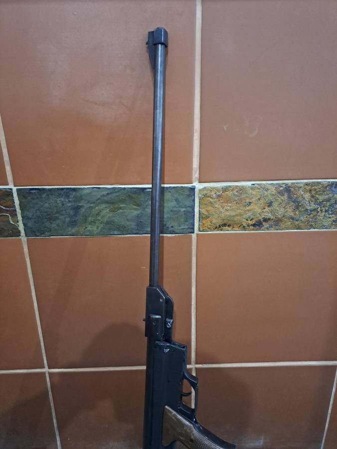 Air rifle ElGamo model model 68 paratrooper sold as is