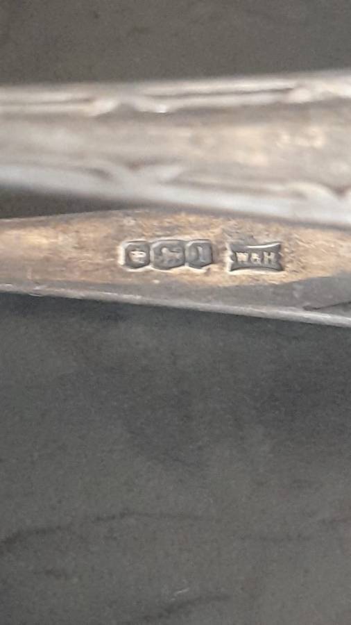 1926 Walker & Hall sugar tong sterling Sheffield