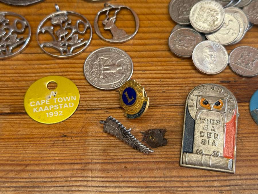 Coins, Badges, Medals Lot