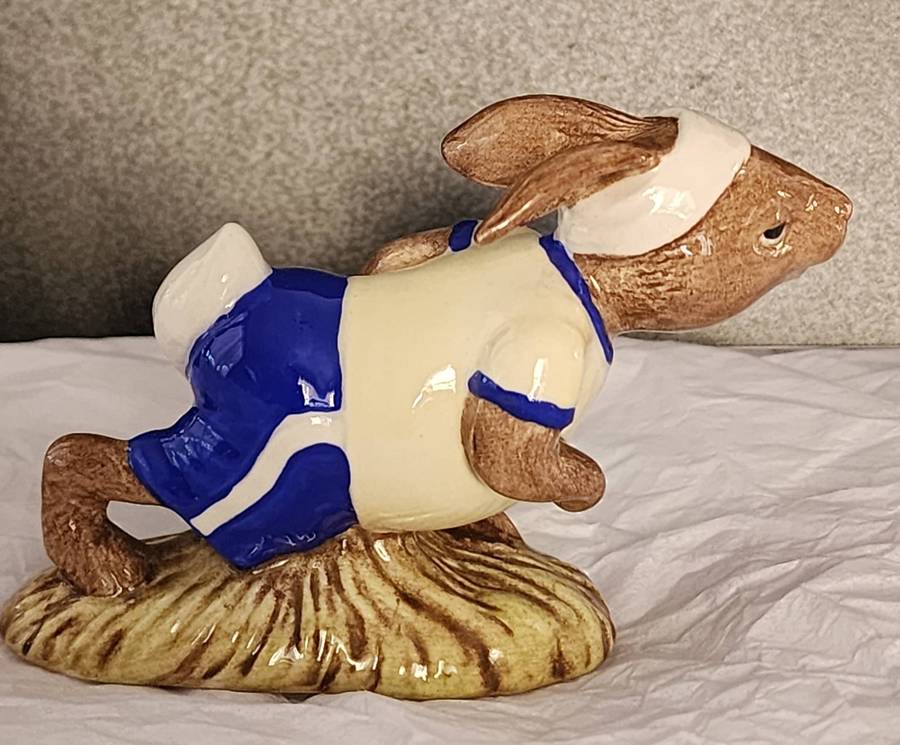 BUNNYKINS-"JOGGING" DB 22- Magnificent, SCARCE vintage- Royal Doulton Amazing perfect Figurine!