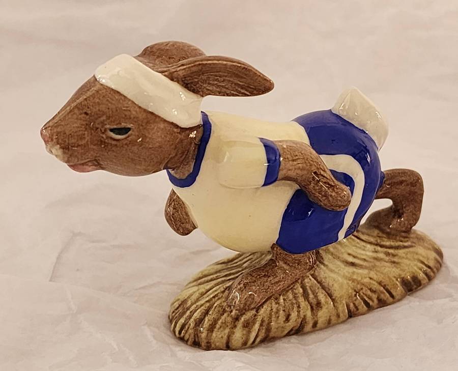 BUNNYKINS-"JOGGING" DB 22- Magnificent, SCARCE vintage- Royal Doulton Amazing perfect Figurine!