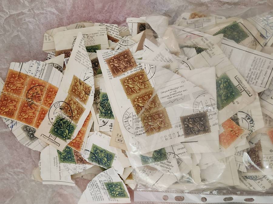 STAMPS-Bulk lot in packet (8) Mostly PORTUGAL -LARGE great sort through unchecked lot, bargain!