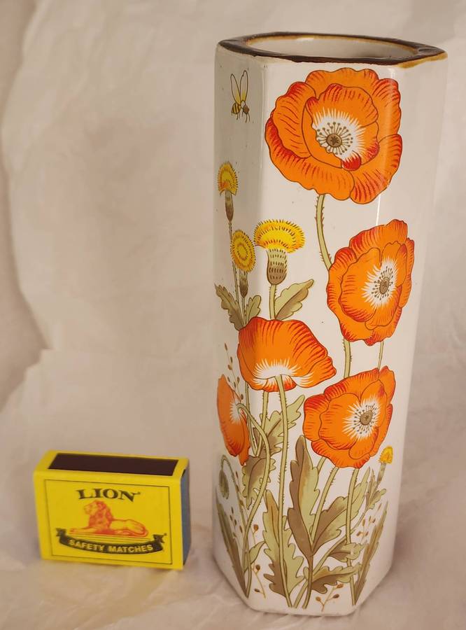 WALL FLOWER VASE - Vintage, ORANGE POPPY FLOWERS and bee's hexagon shape - Simply Stunning!! WOW