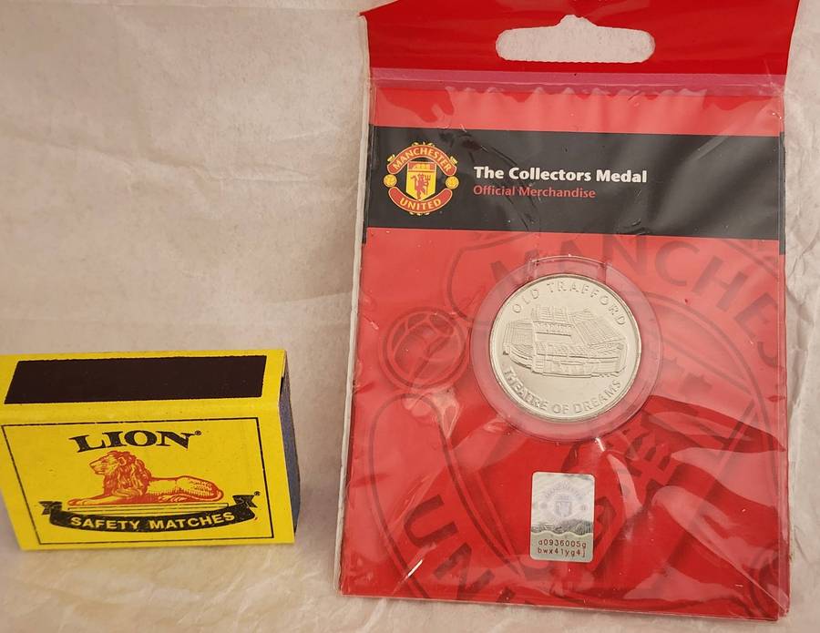 MANCHESTER UNITED Collectors MEDAL-Authentic official merchandise sealed & NEW "OLD TRAFFORD" medal