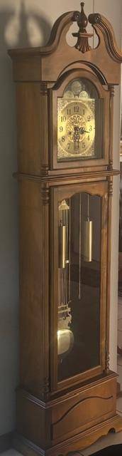 CANADIAN LINDEN WOOD GRANDMOTHER CLOCK
