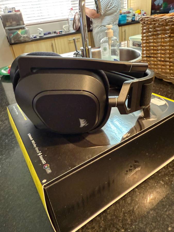 Corsair HS80 Max Wireless Gaming Headset,
