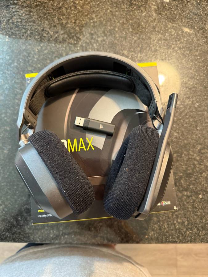 Corsair HS80 Max Wireless Gaming Headset,