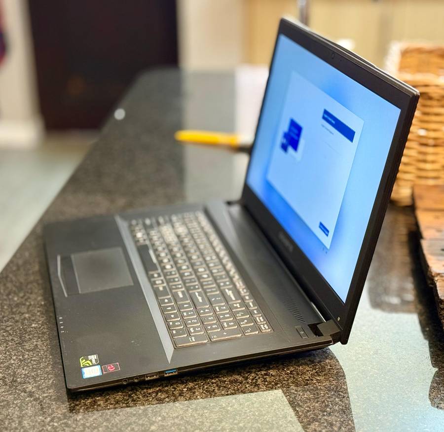 Gigabyte Sabre 17 i7 | GTX Graphics | 16GB RAM | 500GB SSD + HDD + Headphones + Backpack *BUNDLE*