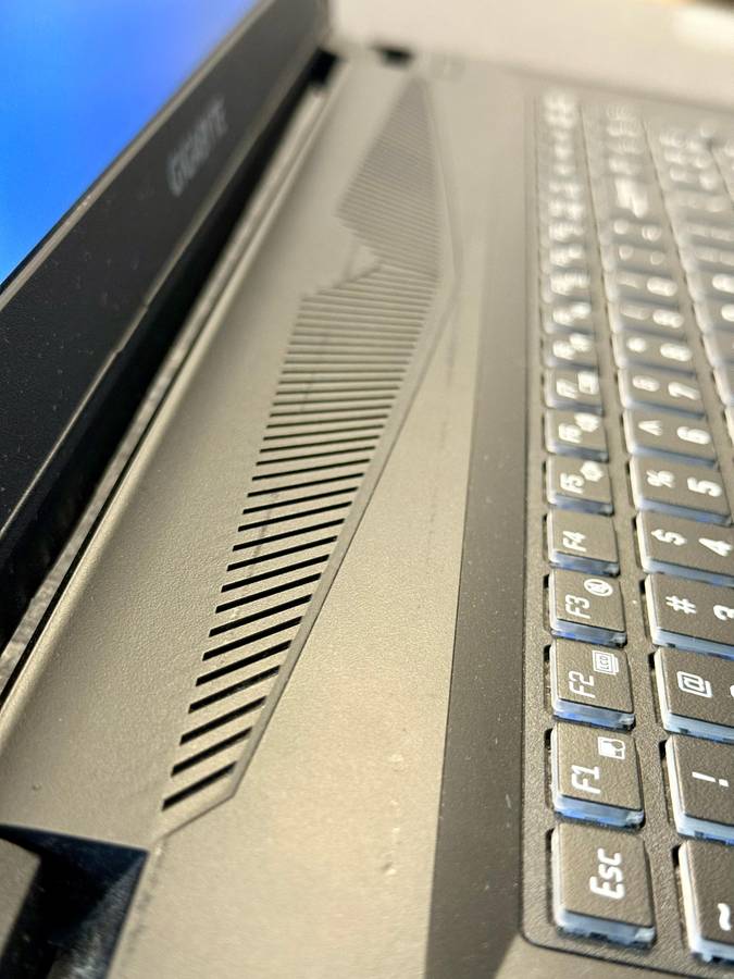 Gigabyte Sabre 17 i7 | GTX Graphics | 16GB RAM | 500GB SSD + HDD + Headphones + Backpack *BUNDLE*