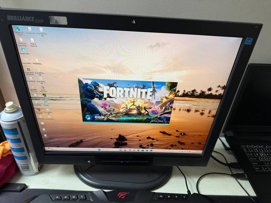 Gigabyte Sabre 17" Laptop i7 GTX 1050 8GB RAM 256GB SSD 1TB HDD Headphones