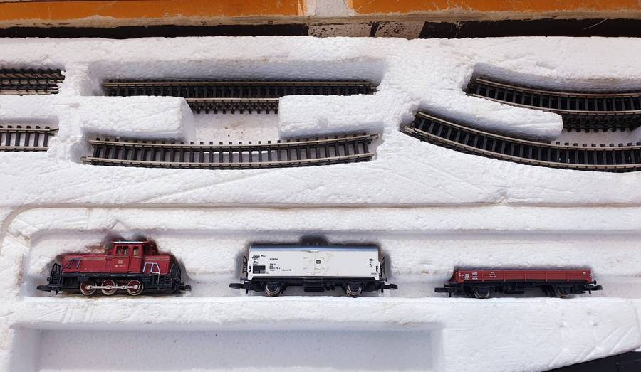 VINTAGE RARE 10 YEAR MARKLIN MINI CLUB TRAIN SET SCALE Z