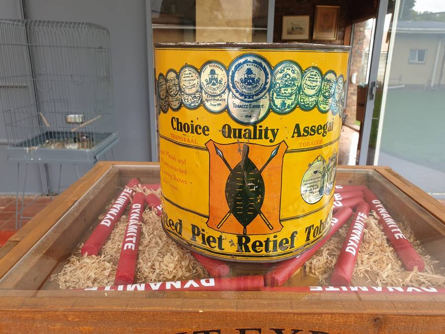 RARE PIET RETIEF ASSAGAI TOBACCO 5 LB TIN