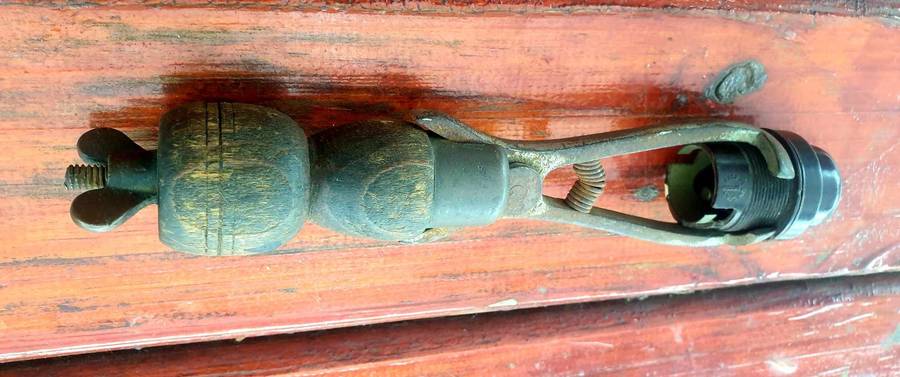 RARE 1905 PINCHING TOOL