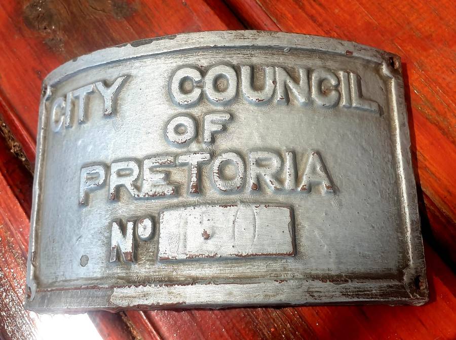 OLD CAST CITY OF PRETORIA LIGHT POLE PARKER