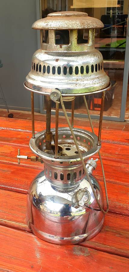 VINTAGE CAT BRAND KEROSENE LANTERN