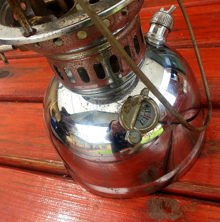 VINTAGE CAT BRAND KEROSENE LANTERN