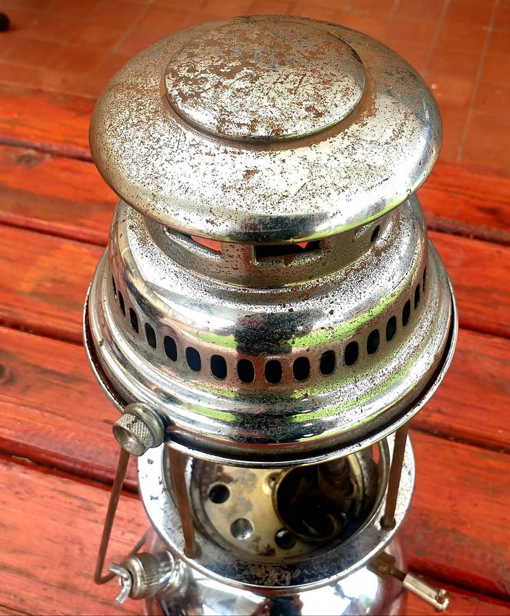 VINTAGE CAT BRAND KEROSENE LANTERN