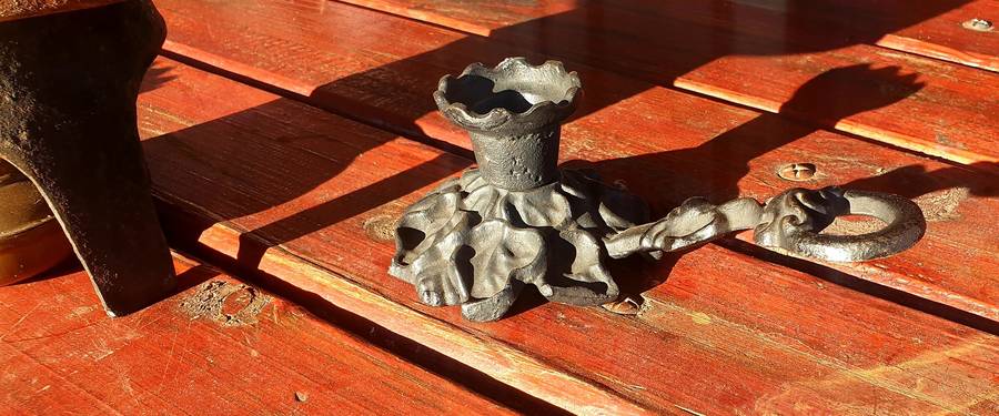 LARGE OLD +- HALF GALLON CAST IRON KETTLE SET 1/2 GAL.