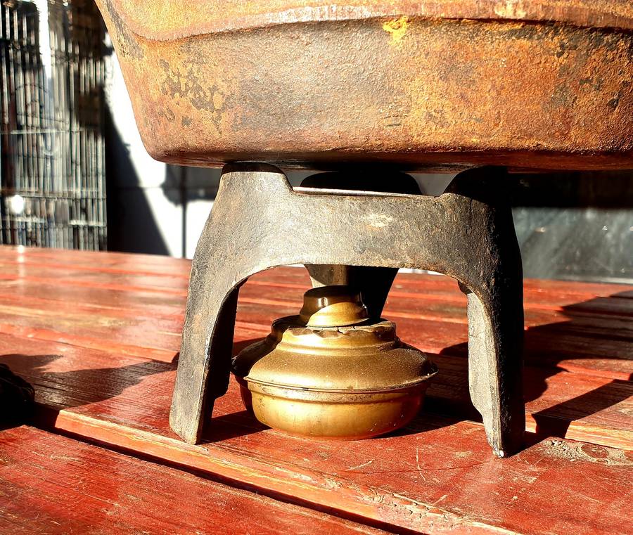 LARGE OLD +- HALF GALLON CAST IRON KETTLE SET 1/2 GAL.