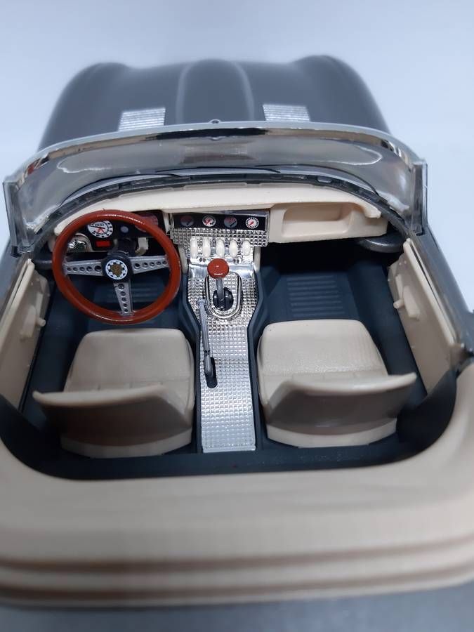 BURAGO 1961 JAGUAR "E" CABRIOLET 1/18 SCALE