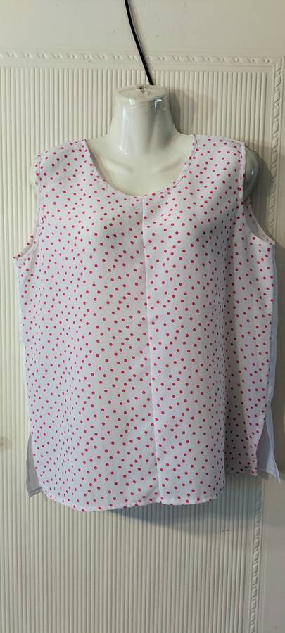Beautiful Ladies Sleeveless Top - M - No Name (Nr7)