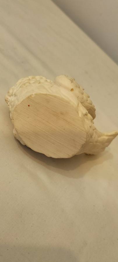 Collectible Bird Figurine nr 9 Beautiful Resting Resin Dove