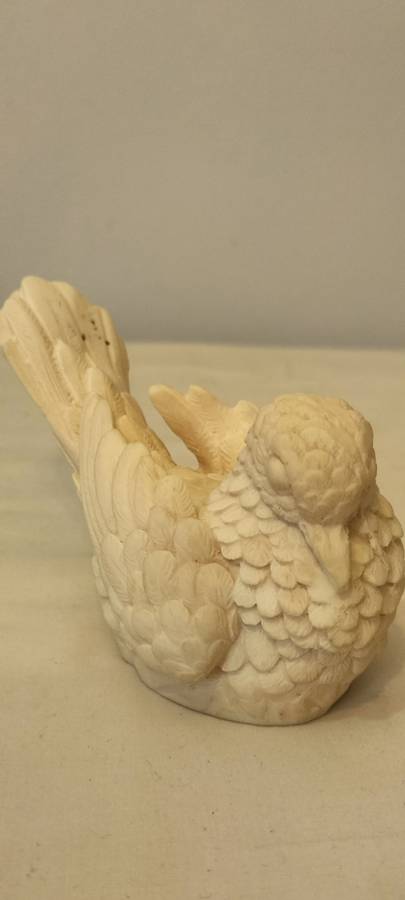 Collectible Bird Figurine nr 9 Beautiful Resting Resin Dove