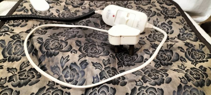 A Waterproof Cleanable Small/Child Electric Blanket/heating Pad