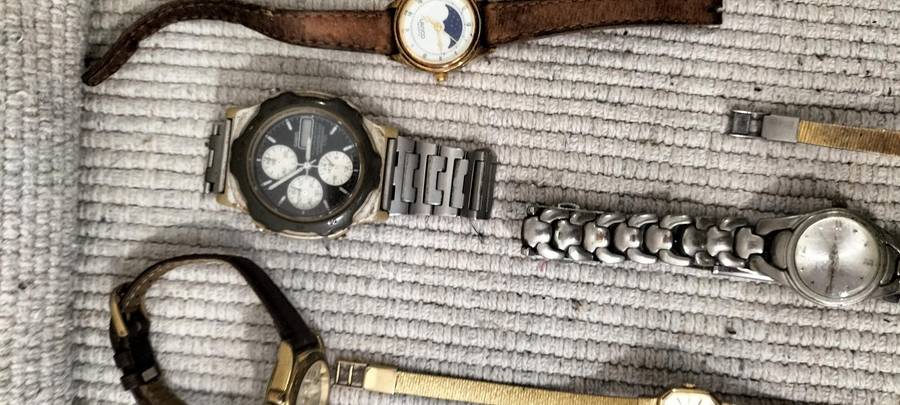 A Collection of 17 Watches (READ DESCRIPTION).