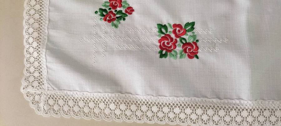 Beautiful Vintage Quality Embroidered Tea Tray Cloth