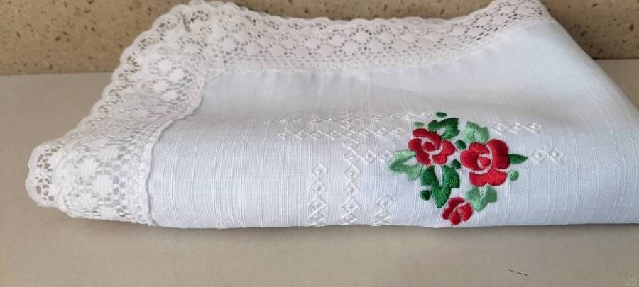 Beautiful Vintage Quality Embroidered Tea Tray Cloth