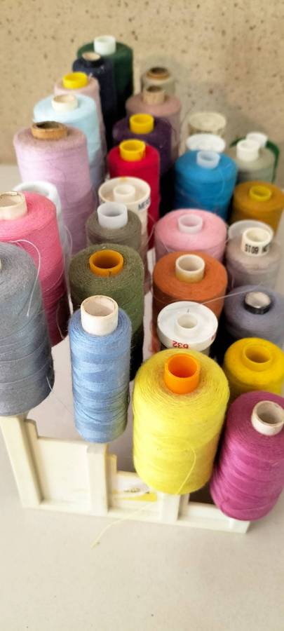 Cotton Reel Stand with 32 Cottons Included. (nr2)