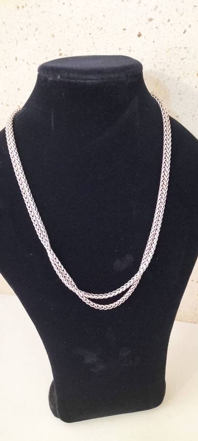 A Beautiful Very Long Metal Necklace. 1meter. (nr1) Likely Stainless Steel.
