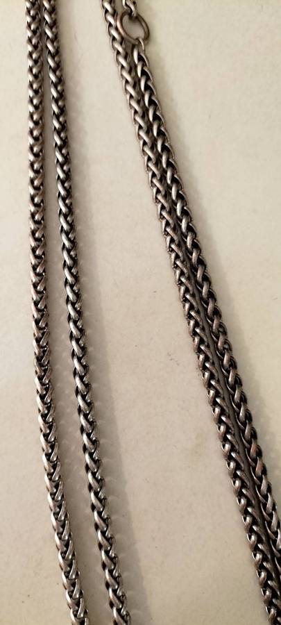 A Beautiful Very Long Metal Necklace. 1meter. (nr1) Likely Stainless Steel.