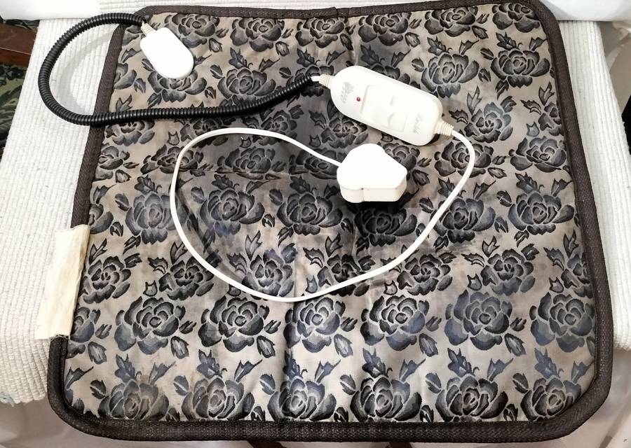 A Waterproof Cleanable Small/Child Electric Blanket/heating Pad