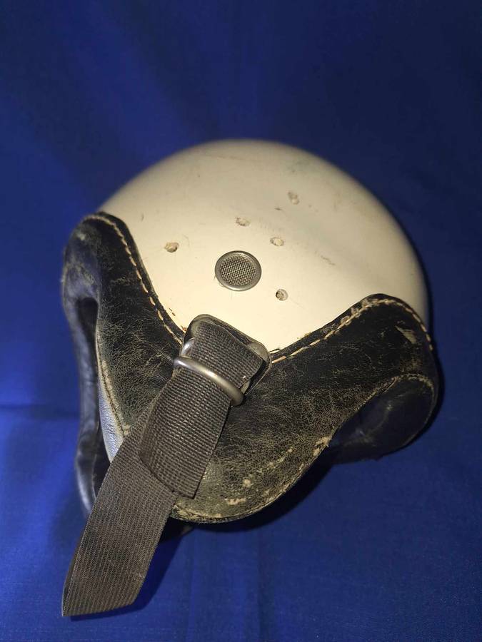 Freefall helmet used by the Recces and Parabats - St Christophe