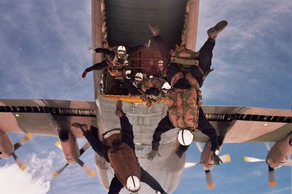 Freefall helmet used by the Recces and Parabats - St Christophe