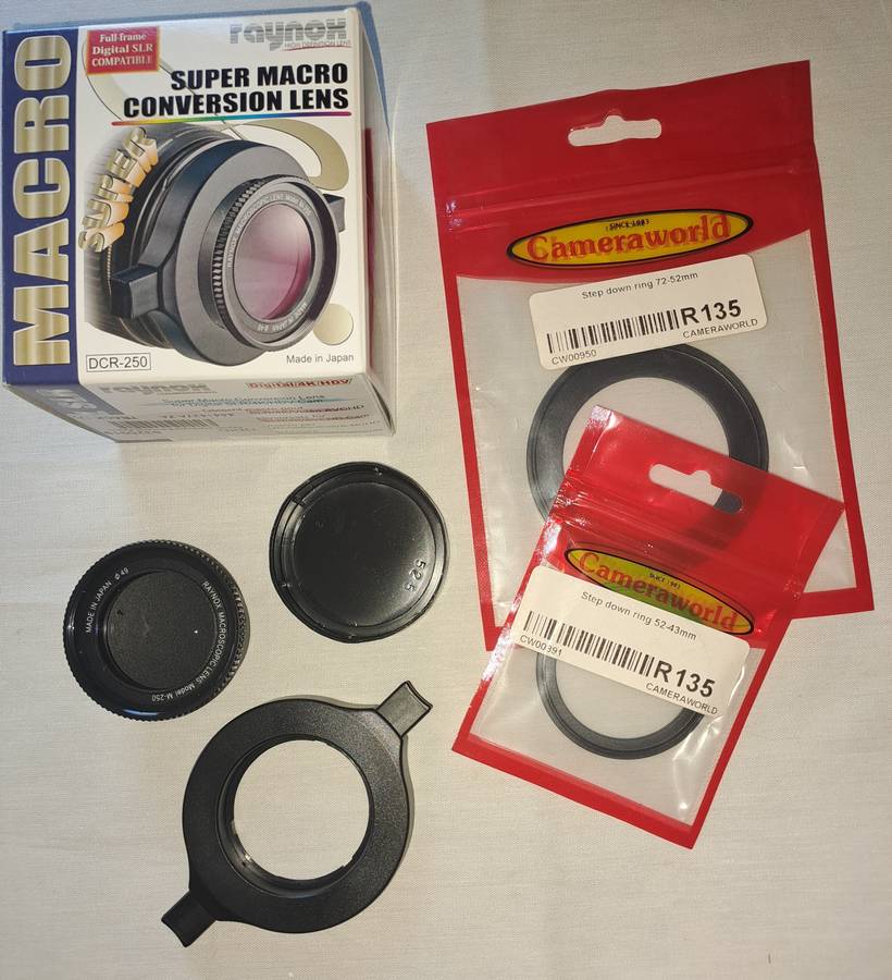 RAYNOX DCR-250 2.5X Super Macro Lens. Universal Snap-on Mount for 52-67 mm Lens