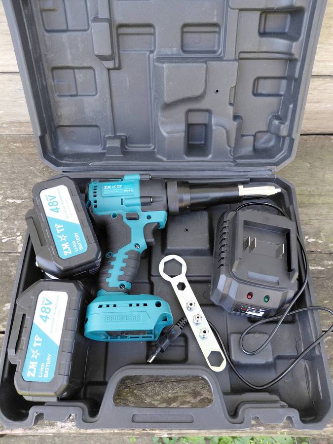 Compact Cordless Electric Rivet Nut Gun with 2 x 48V Batteries