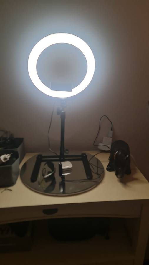 10 inch ring light with adjustable tripod and phone holder