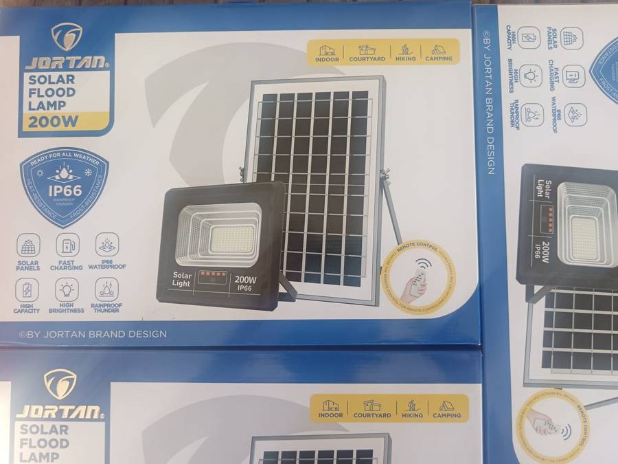 JORTAN 200W SOLAR FLOODLIGHT