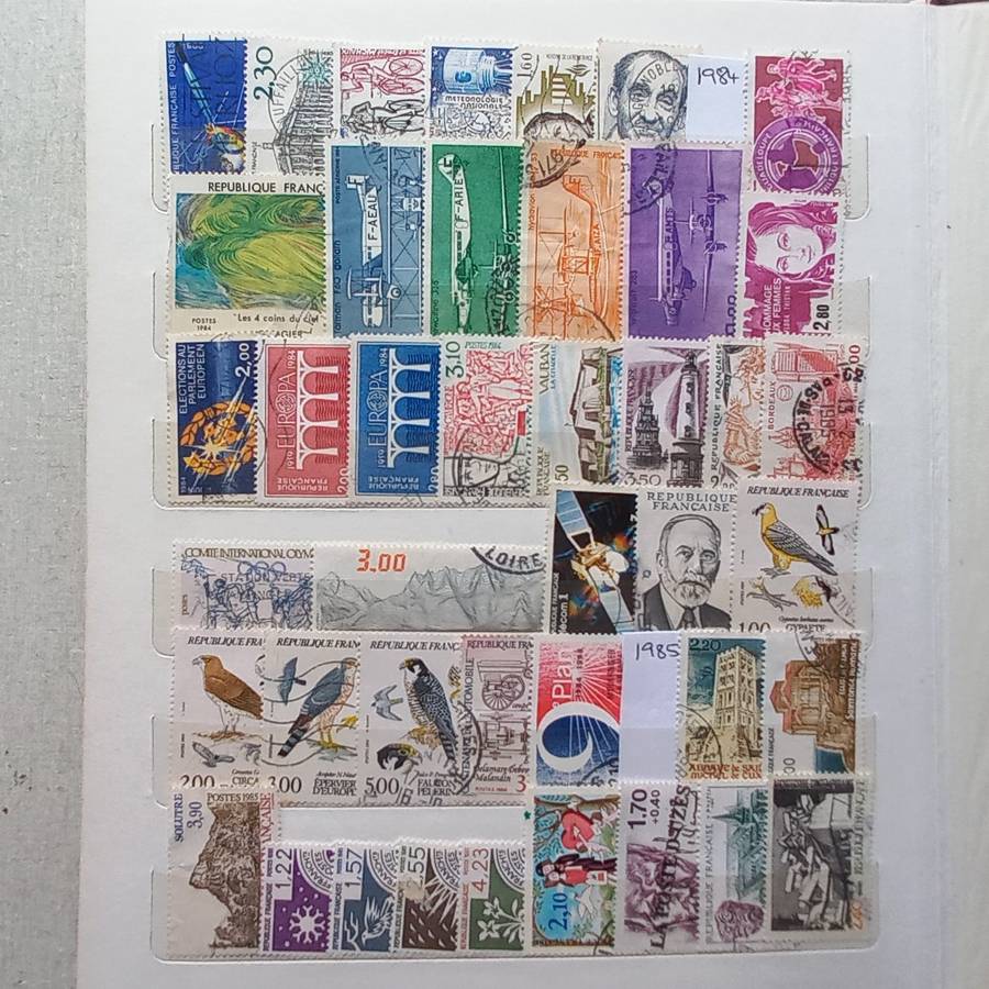 Medium Stockbook - France 1970-1999 - Approx 770 stamps - no duplication